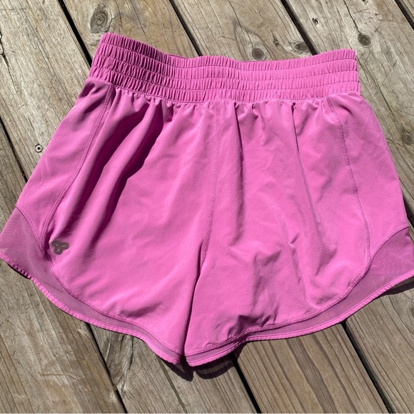 Aritzia MoveTech Legacy Lo-Rise Shorts Womens Size 8 Pink Golden - Picture 5 of 8